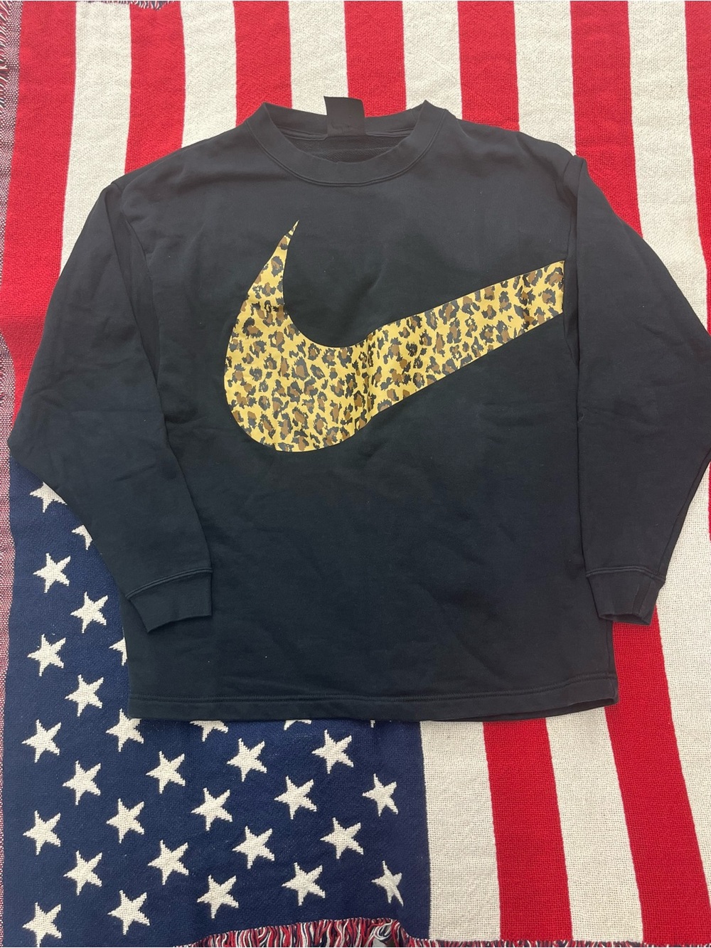 Nike Leopard Print Swoosh Crewneck Sweatshirt Pullover Womens Size Medium